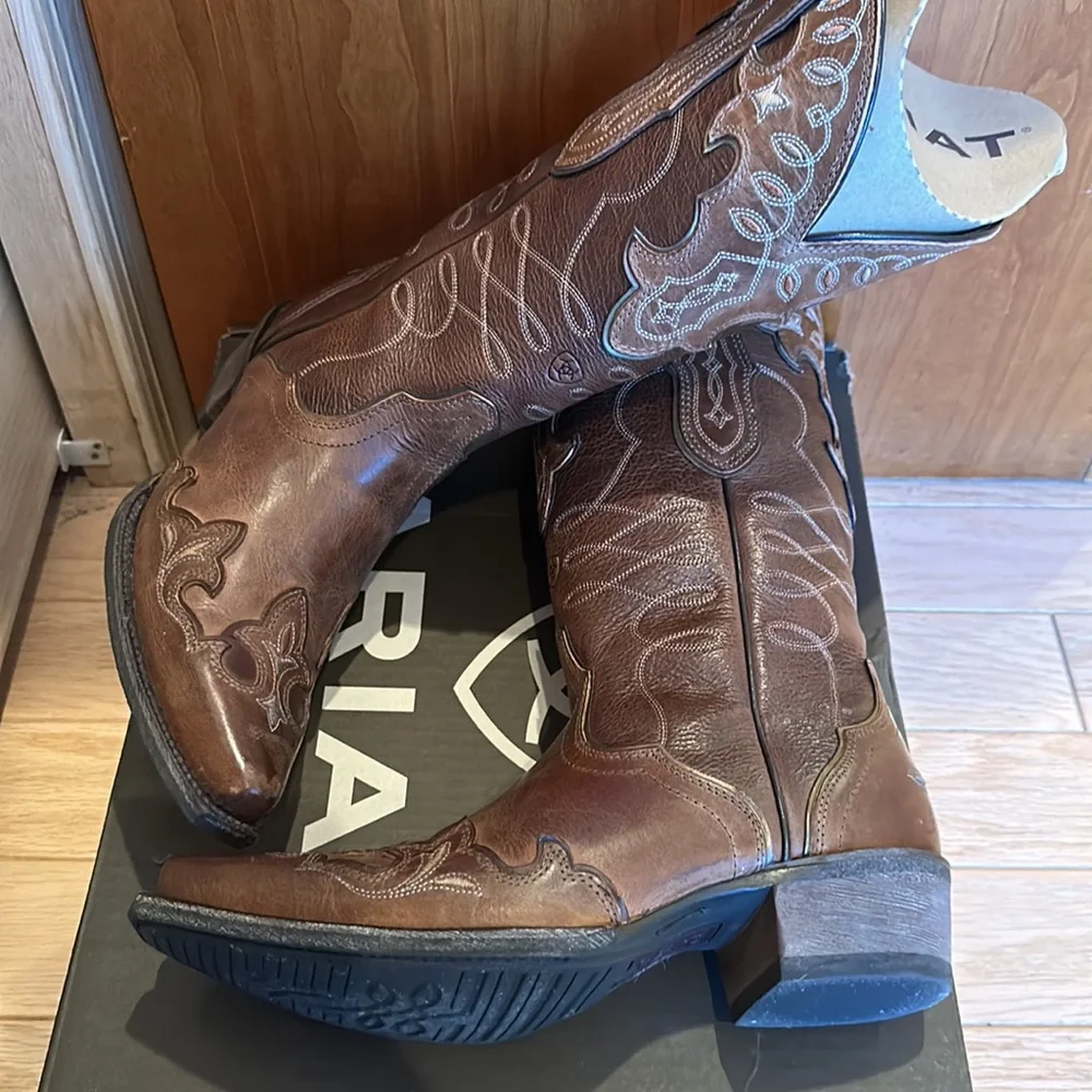 Ariat Western Boots only worn 2x for brief periods! - Picture 4 of 7
